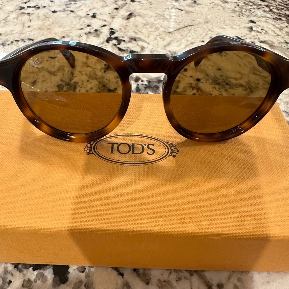 Tods sunglasses. NIB, Gorgeous Brown Tortoise.